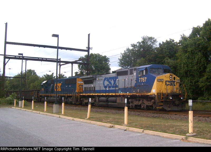 CSX 7767 leading Q300